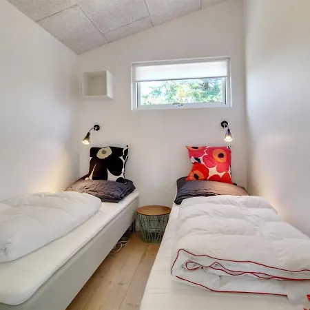 Manni - 800m From The Sea By Interhome