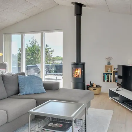 Manni - 800m From The Sea By Interhome